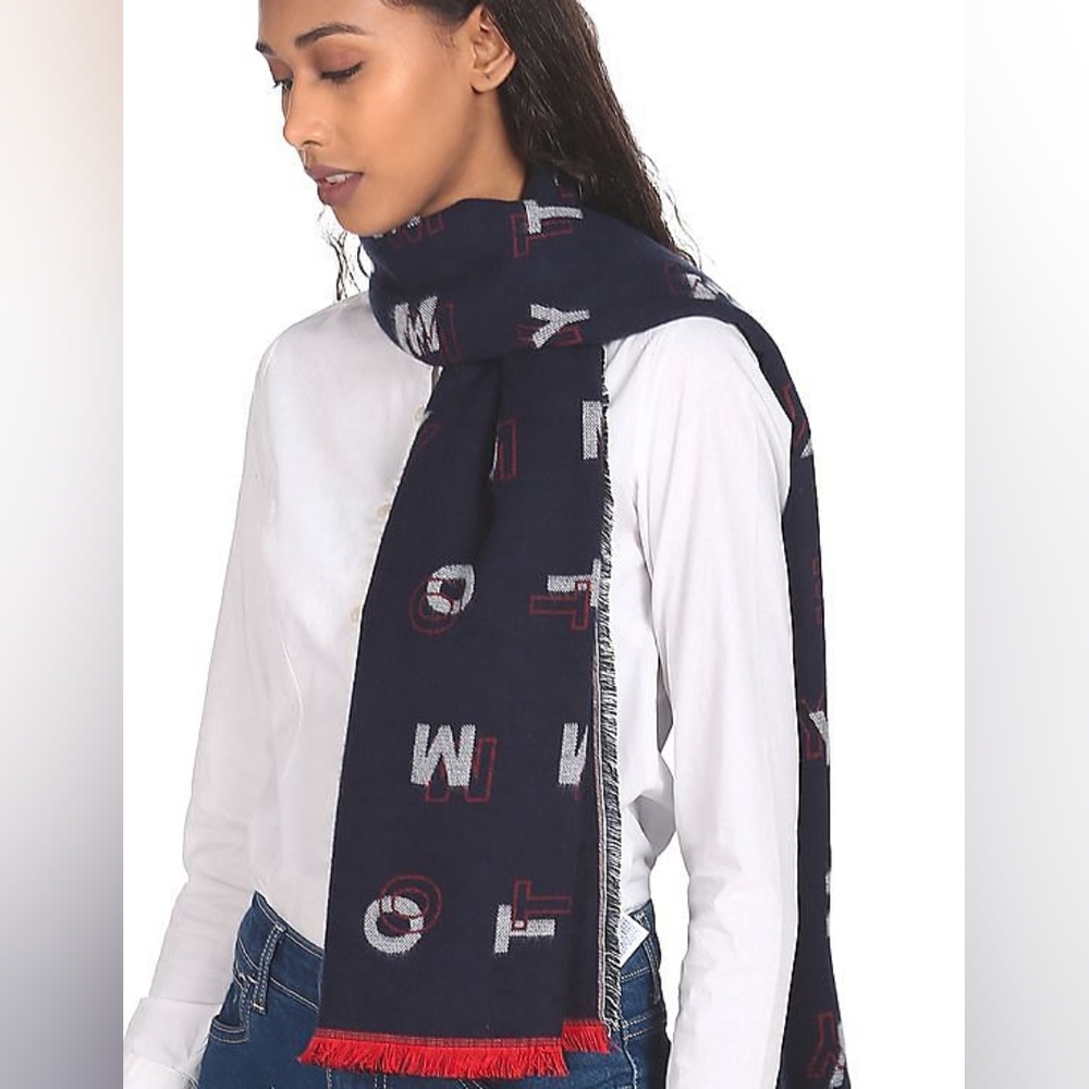 NWOT-Tommy Hilfiger Woman Navy Patterned  Logo Woven Scarf.     B-37